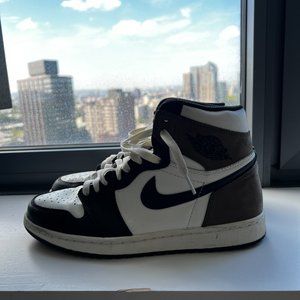 Air Jordan 1 High Dark Mocha Size 9.5